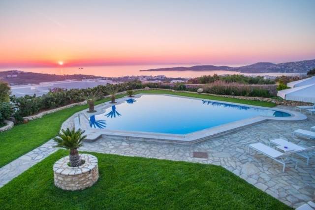 (For Sale) Residential Villa || Cyclades/Paros - 424 Sq.m, 6 Bedrooms, 3.500.000€ 